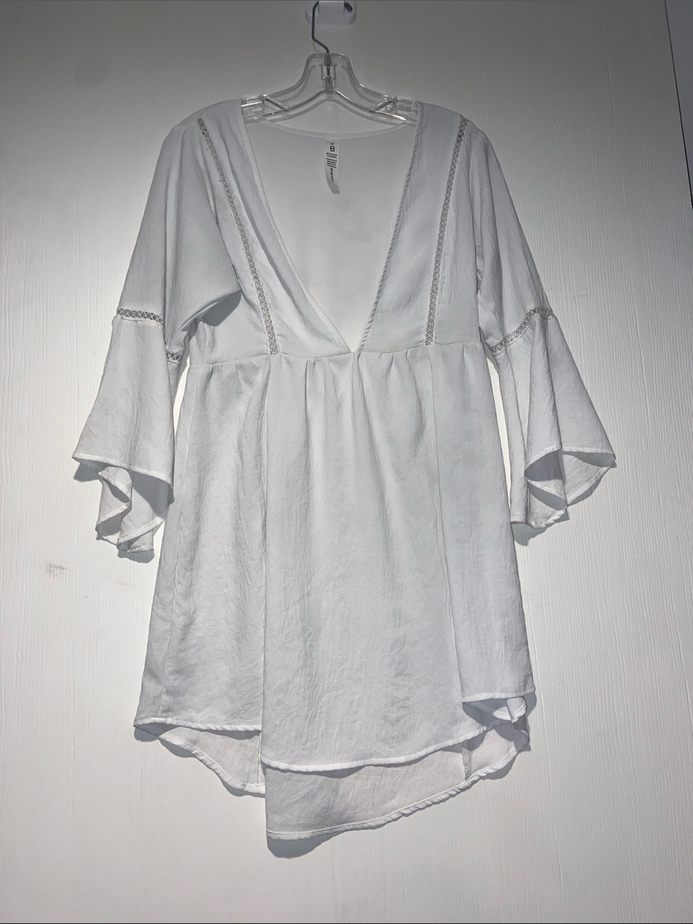B Collection by Bobeau White Boho V-Neck Babydoll Blouse Bell Sleeve Top Medium
